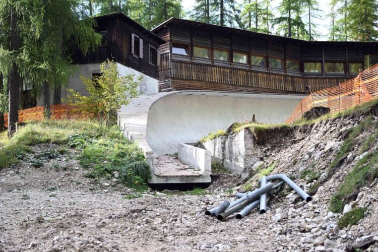 TA Cortina Kunststrodelbahn Sport Fan Austria