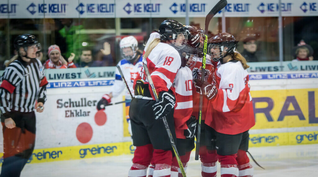 Österreichs Eishockey-Damen bereit für Frankreich! 1 Österreichs Eishockey-Damen bei der WM in Klagenfurt bereit für Frankreich