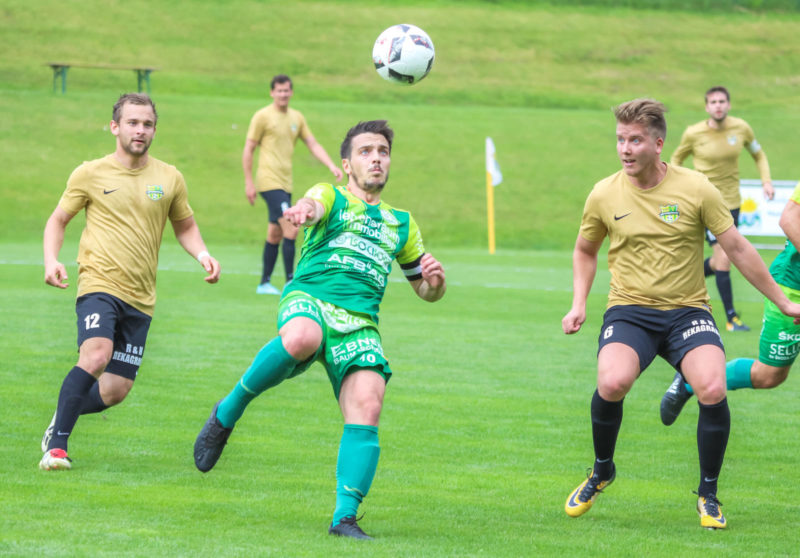 FC Lendorf mit Königstransfer Photo: Ernst Krawagner