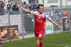 Fussball 2. Liga. Torjubel Fabian Schubert Foto: www.qspictures.net
