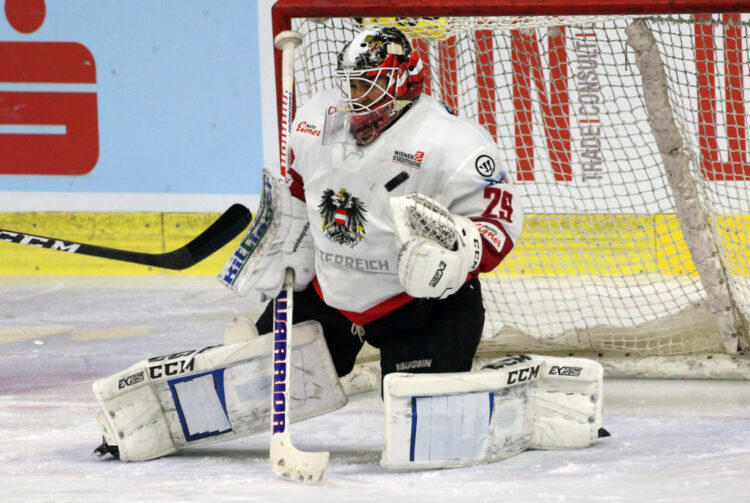 Eishockey Laenderspiel. Oesterreich gegen Norwegen. Bernhard Starkbaum (Oesterreich). Klagenfurt, am 7.2.2020.
Foto: Kuess
www.qspictures.net