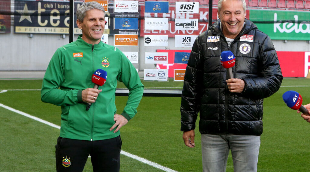 Peter Pacult bester Trainer in Österreich! 1 Klagenfurt Trainer Peter Pacult mit Neo-Wolfsberg Coach Dietmar Kühbauer. Foto: Kuess www.qspictures.net