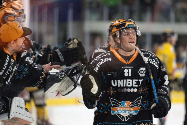 Ramon Schnetzer (Steinbach Black Wings Linz) Steinbach Black Wings Linz vs Spusu Vienna Capitals, 27. Runde, ICE Hockey League, Steinbach Black Wings Linz, Linz AG Eisarena