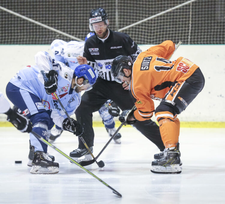 Halbfinale AHC Division 1 USC Velden gegen ESC Steindorf at Eishalle on February 22, 2022 in Velden, Kärnten, AUSTRIA. (Photo by Ernst Krawagner sport-fan.at)
