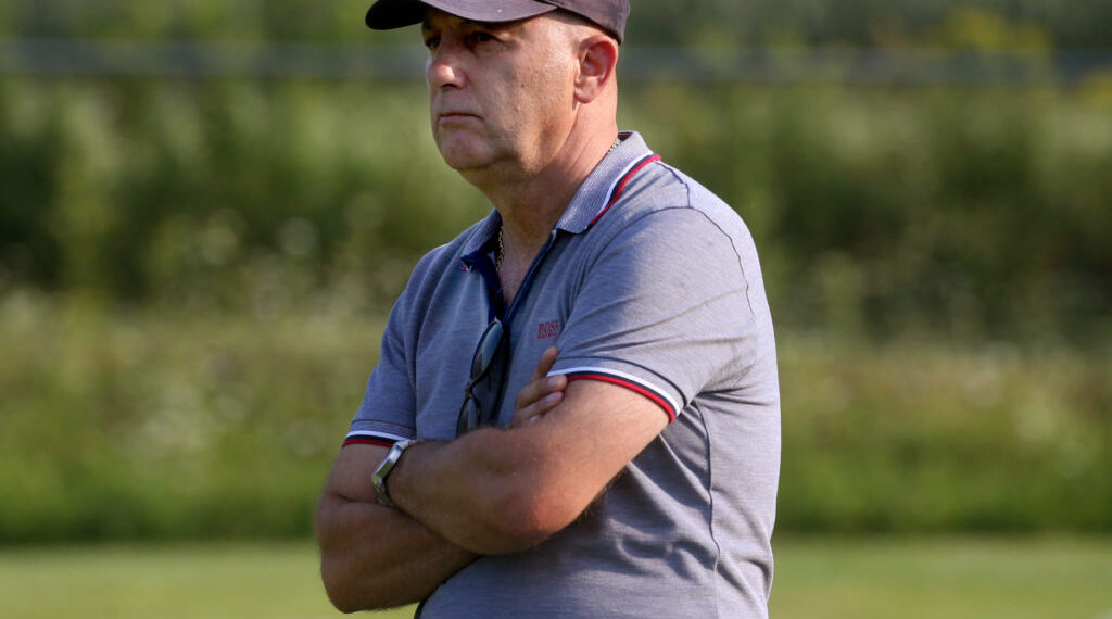 Fussball 1. KLasse. DSG Ferlach gegen St. Margareten im Rosental. Trainer Nevenko Vasiljevic (St. Margareten). Ferlach, am 23.7.2022.
Foto: Kuess