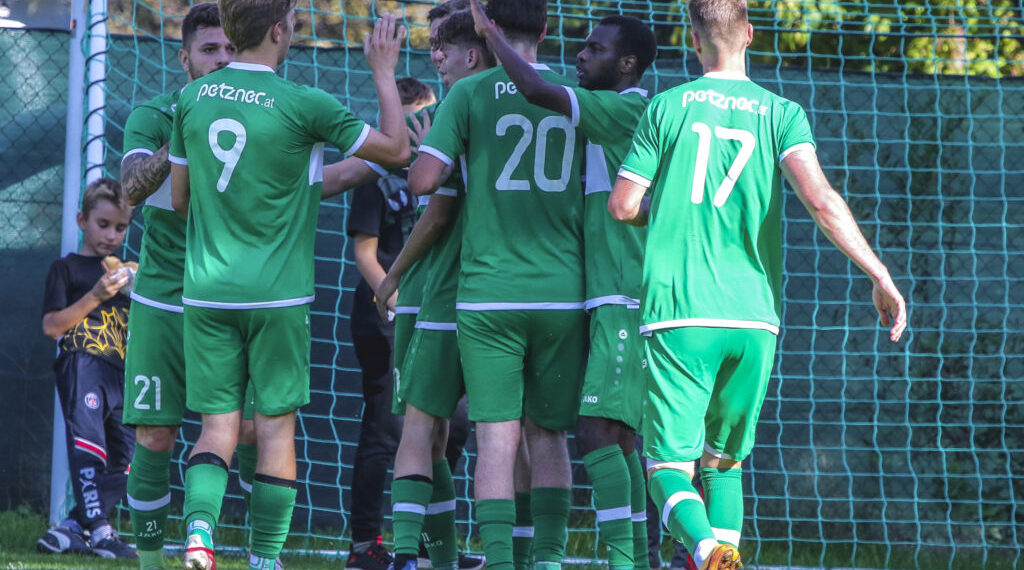 Bei SV Donau vs. Dellach Spieler in der Halbzeitpause verhaftet! SV Donau Klagenfurt - SC St. Stefan/Lav am 08.10.2022 in Klagenfurt
(Sportplatz), AUSTRIA, (Photo by Ernst Krawagner sport-fan.at),