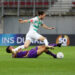 Fussball Bundesliga. SK Austria Klagenfurt gegen WSG Tirol. Kosmas Gkezos (Klagenfurt), Thomas Sabitzer (Tirol). Klagenfurt, am 29.10.2022. Foto: Kuess