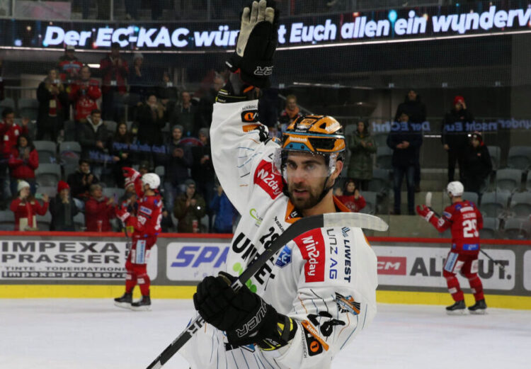 EBEL. Eishockey Bundesliga. EC KAC gegen Steinbach Black Wings Linz. Martin Schumnig (Linz). Klagenfurt, am 30.12.2022.
Foto: Kuess
www.qspictures.net