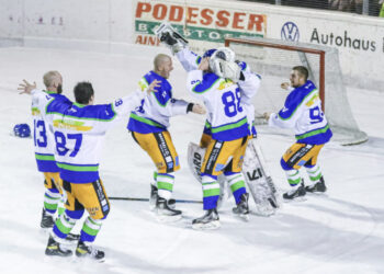 VIRGEN-PATERNION am 17.02.2023 in Lienz (Eisstadion), Austria, (Photo by Ernst Krawagner sport-fan.at),