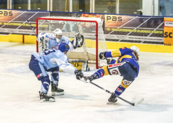 David Hrazdira bezwingt Paul Steiner - ESC Steindorf vs HC Kufstein.