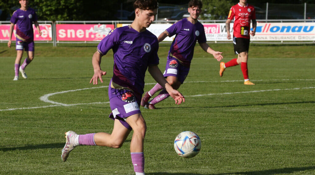 SV Feldkirchen verliert 7 Tore Spektakel gegen Klagenfurt 1 SV Feldkirchen - Austria Klagenfurt Amateure Tristan Schoppitsch Foto: Josef Kuess