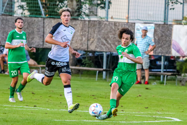 Nikolaus Ziehaus (SV Donau Klagenfurt #20) Sandro Morgenstern (FC Lendorf #13) Fabio Primig (SV Donau Klagenfurt #19) SV Donau - FC Lendorf 0-0 am 12.08.2023 in Klagenfurt
(Sportplatz SV Donau), Austria, (Photo by Ernst Krawagner sport-fan.at)