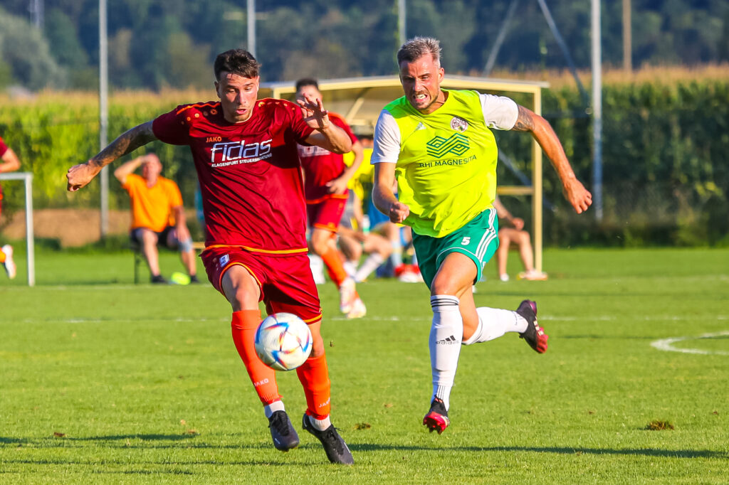 Kärntner Fußball-Steno KW 34/4 Wochenendnotizen 1 Zan Poglajen (ASKÖ Wölfnitz #9) Denis Sme (WSG Radenthein #5) ASKÖ Wölfnitz - WSG Radenthein 2-2 am 20.08.2023 in Wölfnitz
(Sportplatz), Austria, (Photo by Ernst Krawagner sport-fan.at)