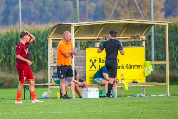 Gottfried Pichler (WSG Radenthein) Nikolaos Legat (ASKÖ Wölfnitz #11) ASKÖ Wölfnitz - WSG Radenthein 2-2 am 20.08.2023 in Wölfnitz
(Sportplatz), Austria, (Photo by Ernst Krawagner sport-fan.at)