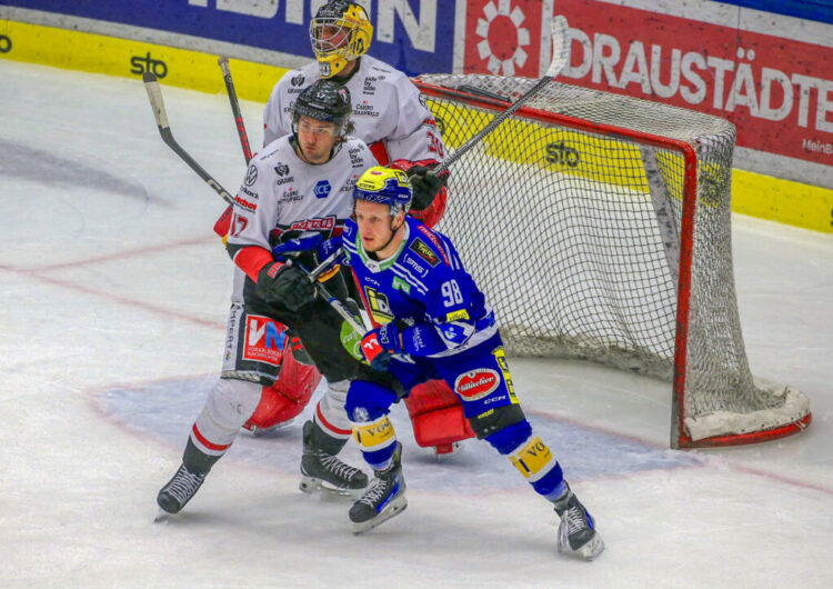 EBEL. Eishockey Bundesliga. EC VSV gegen BEMER Pioneers Vorarlberg. Blaz Tomazevic, (VSV), Nick Pastujov (Vorarlberg). Villach, am 13.1.2024. Foto: Kuess www.qspictures.net