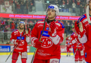 EC KAC gegen Asiago Hockey. Thomas Vallant (KAC). Foto: Kuess