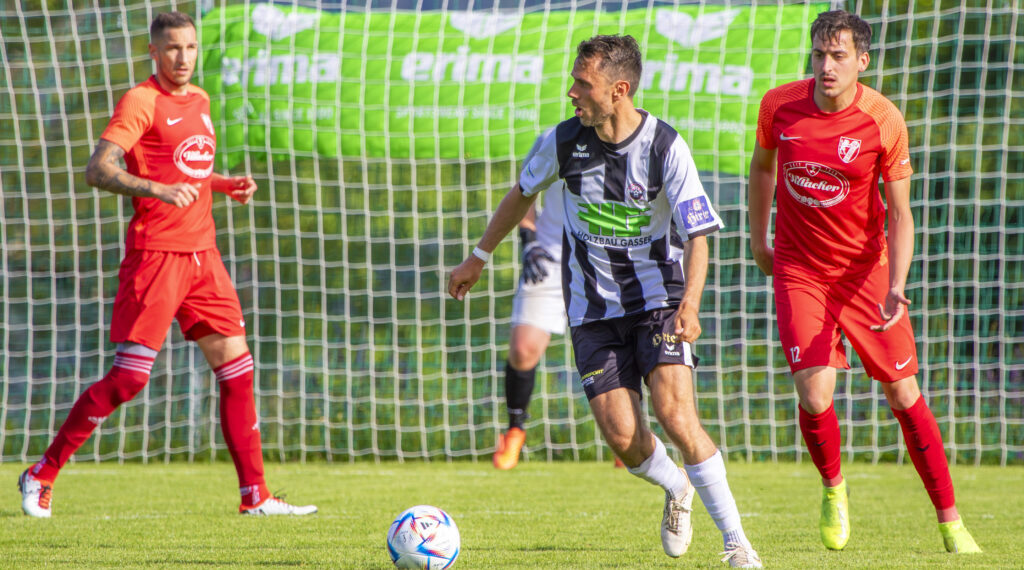 Ludmannsdorf: Brutalo Foul erhitzt die Gemüter! 1 Fußball 1. Klasse C, SV Ludmannsdorf - SV Glanegg am 20.05.2024 in Ludmannsdorf (Sportplatz), Austria, (Photo by Ernst Krawagner sport-fan.at)