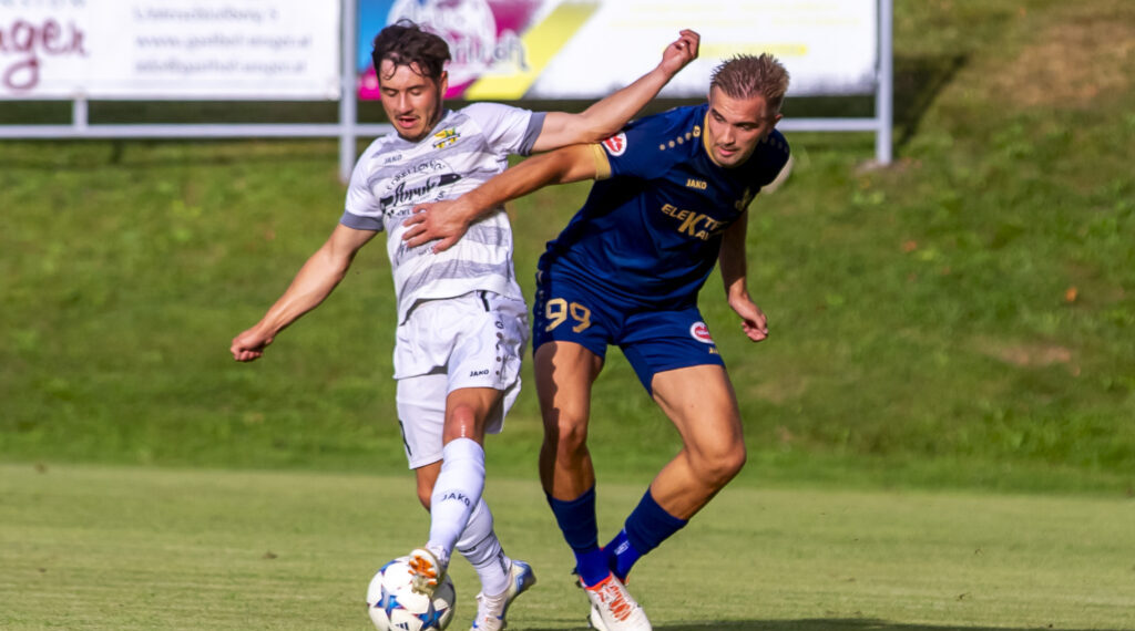 Kärntner Liga: Abgang bei Köttmannsdorf - Alexander Schenk vertritt Ambrosch 1 Fußball, Kärntner Liga, ASKÖ Köttmannsdorf - ATUS Velden am 18.08.2024 in Köttmannsdorf (Sportplatz), Austria, (Photo by Ernst Krawagner sport-fan.at)