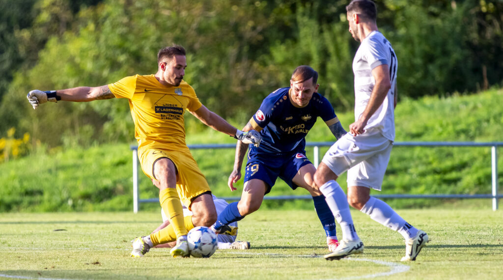 ATUS Velden ringt Köttmannsdorf nieder! 1 Fußball, Kärntner Liga, ASKÖ Köttmannsdorf - ATUS Velden am 18.08.2024 in Köttmannsdorf (Sportplatz), Austria, (Photo by Ernst Krawagner sport-fan.at)