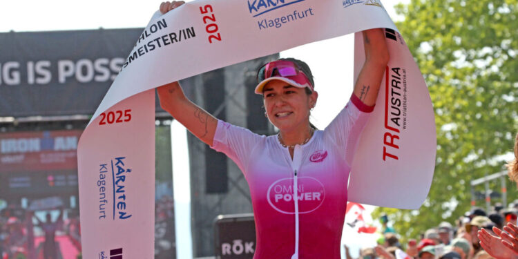 Ironwoman mit IT-Diplom und Gesangsstimme: Chiara-Marita Szolderits verzaubert Kärnten 1 Ironman. Chiara Marita Szolderits (AUT). Klagenfurt, am 15.6.2025.
Foto: Kuess
www.qspictures.net