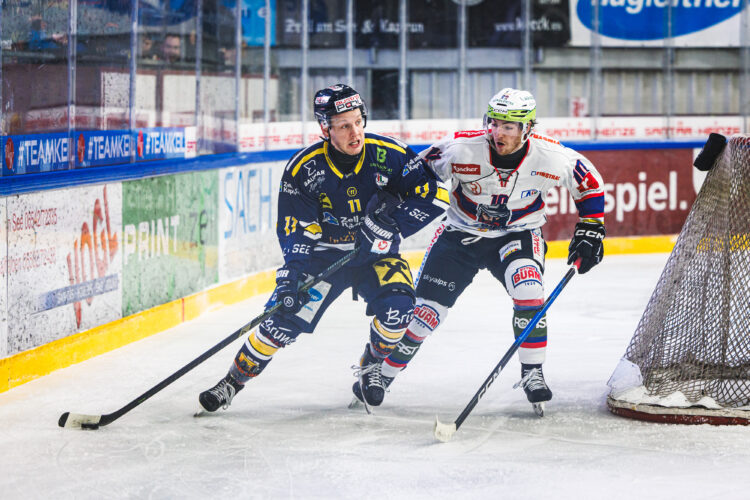 ALPS HOCKEY LEAGUE: EK DIE ZELLER EISBÄREN (EKZ) vs RITTNER BUAM SKYALPS (RIT) aufgenommen am 30.12.2025 in Zell am See