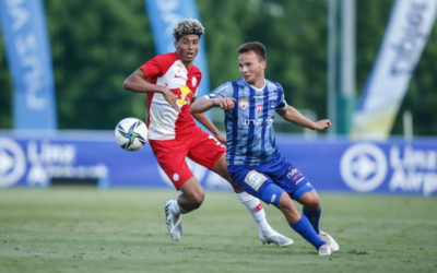 LINZ, AUSTRIA - MAY 13: Justin Omoregie of FC Liefering challenges Matthias Seidl of FC Blau Weiß Linz during the 2. Liga match between FC Blau Weiß Linz and FC Liefering at Hofmann Personal Stadion on May 13, 2022 in Linz, Austria. (Photo by Jasmin Walter - FC Liefering/FC Liefering via Getty Images)