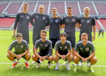 Fussball Bundesliga. Training SK Austria Klagenfurt. Hinten von links: Simon Spari, Niklas Szerencsi, Tobias Koch, David Toshevski and Jonas Kuehn. Vorne von links: Ben Bobzien, Philipp Wydra, Min-young Lee and Laurenz Dehl .. Foto: Kuess www.qspictures.net