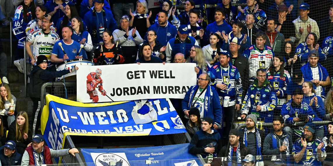 ABWEHR-ANSAGE IN BLAU-WEISS: VSV ANGELT SICH WALFORD! 1 EC IDM Wärmepumpen VSV vs Moser Medical Graz99ers - VSV Fans Jordan Murray Foto Bernd Stefan