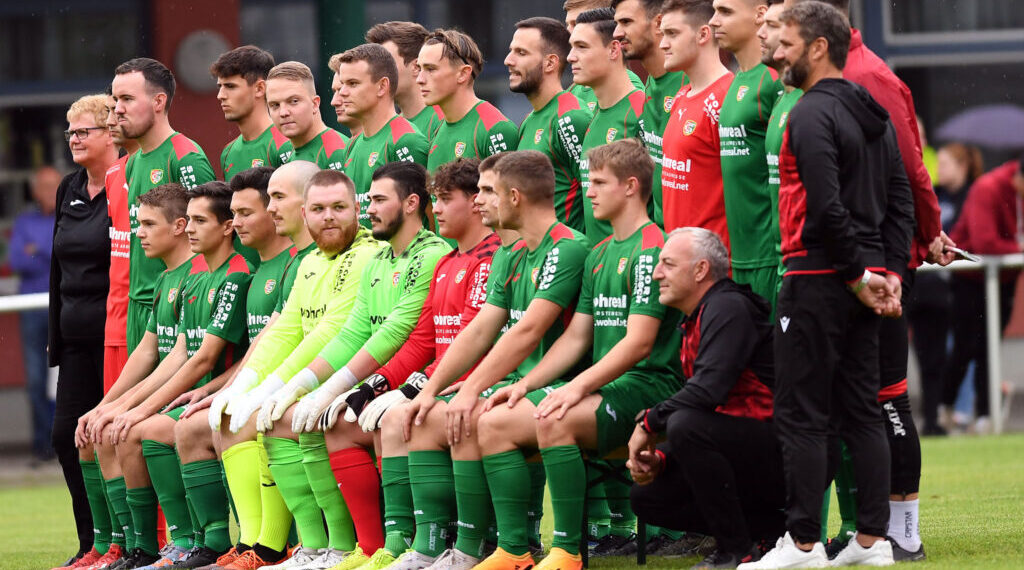 ASKÖ Gmünd News: Frischer Wind und Abschiedstränen 1 FC ASKÖ Gmünd Teamfoto: Hermann Sobe Sport Fan Austria
