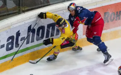 VIENNA,AUSTRIA,08.FEB.22 - ICE HOCKEY - ICE Hockey League, EC Vienna Capitals vs EC Red Bull Salzburg. Image shows Lukas Piff (Capitals) and Jakub Borzecki (EC RBS). Photo: GEPA pictures/ Philipp Brem - For editorial use only. Image is free of charge.