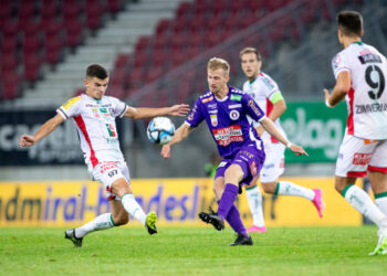 KLAGENFURT,AUSTRIA,09.AUG.23 - SOCCER - ADMIRAL Bundesliga, SK Austria Klagenfurt vs Wolfsberger AC. Image shows Adis Jasic (WAC) and Christopher Cvetko (A.Klagenfurt). Photo: GEPA pictures/ Matic Klansek - For editorial use only. Image is free of charge.