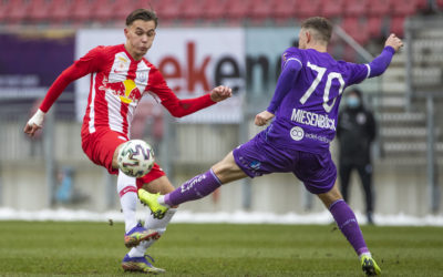 KLAGENFURT,AUSTRIA,13.DEC.20 - SOCCER - 2. Liga, SK Austria Klagenfurt vs FC Liefering. Image shows Amar Dedic (Liefering) and Fabian Miesenboeck (A. Klagenfurt). Photo: GEPA pictures/ Wolfgang Jannach - For editorial use only. Image is free of charge.
