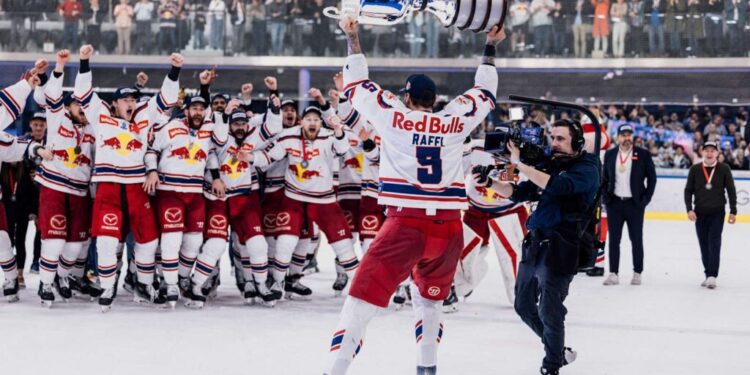Salzburg stürmt zum Titel: Klarer 4:0-Sieg gegen KAC besiegelt Meisterschaft 1 Red Bulls gewinnen Finale gegen den EC KAC Foto: EC Red Bull Salzburg