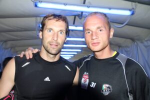 Alexander Kofler mit Petr Cech 2014 Foto: Ernst Krawagner