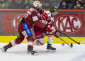 EC KAC gegen HC Foxes Bozen. Raphael Herburger (KAC) und Daniel Mantenuto (Bozen). Foto: Wolfgang Jannach
