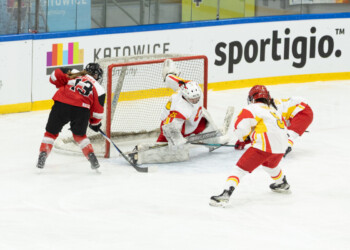 IIHF U18 Women World Championship Division I Group B 2026, PICKA Vanessa (#13 Austria, F), JU Sihan (#25 China, GK) Janow Arena, Katowice , Poland. Photo: Nicolas Zangerle