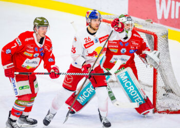 SALZBURG,AUSTRIA,18.APR.23 - ICE HOCKEY - ICE Hockey League, play off final, EC Red Bull Salzburg vs HCB Suedtirol. Image shows Ryan Culkin (Bozen), Peter Hochkofler (EC RBS) and Sam Harvey (Bozen). Photo: GEPA pictures/ Gintare Karpaviciute - For editorial use only. Image is free of charge.