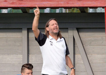 Fussball, 2020-08-29 ; 1 KL D; Sittersdorf weiss/schwarz - Mittlern grün im Bild: Mittlern TR Richard Huber PhotoCredit: Hermann Sobe