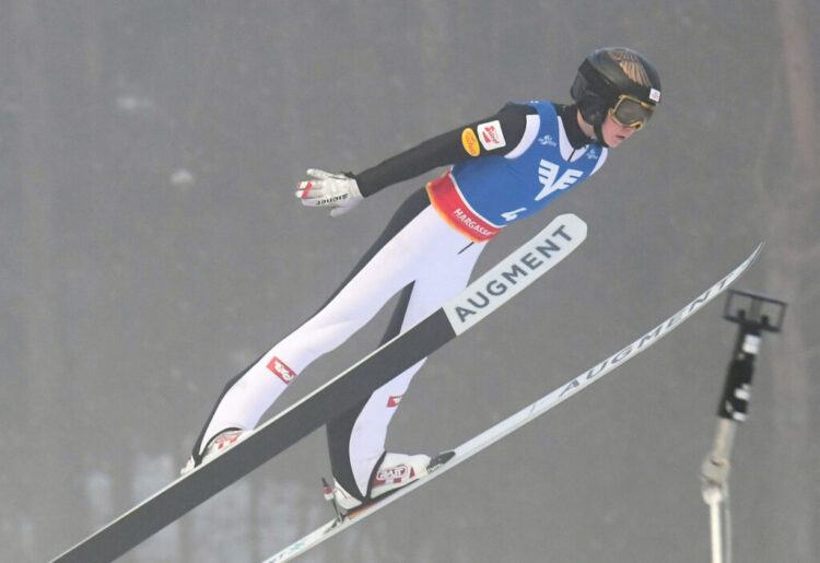Sport 2021-12-30 ;Villach Alpenarena ÖSV Austria Cub Nordische Kombination Spezialsprunglauf
im Bild: SVV Liegl David
PhotoCredit: Hermann Sobe