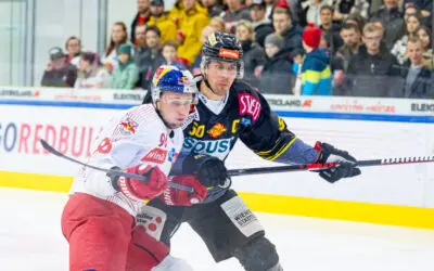 SALZBURG,AUSTRIA,27.OCT.23 - ICE HOCKEY - ICE Hockey League, EC Red Bull Salzburg vs EC Vienna Capitals. Image shows Mario Huber (EC RBS) and Mario Fischer (Capitals). Photo: GEPA pictures/ Gintare Karpaviciute - For editorial use only. Image is free of charge.