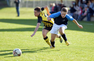 Fussball, 2020-10-31; 1 KL D; Griffen Gelb/schwarz - Klopeiner See blau/weiss im Bild: Griffen Wolfgang Baumann - Klopeiner See Lukas Kraiger PhotoCredit: Hermann Sobe