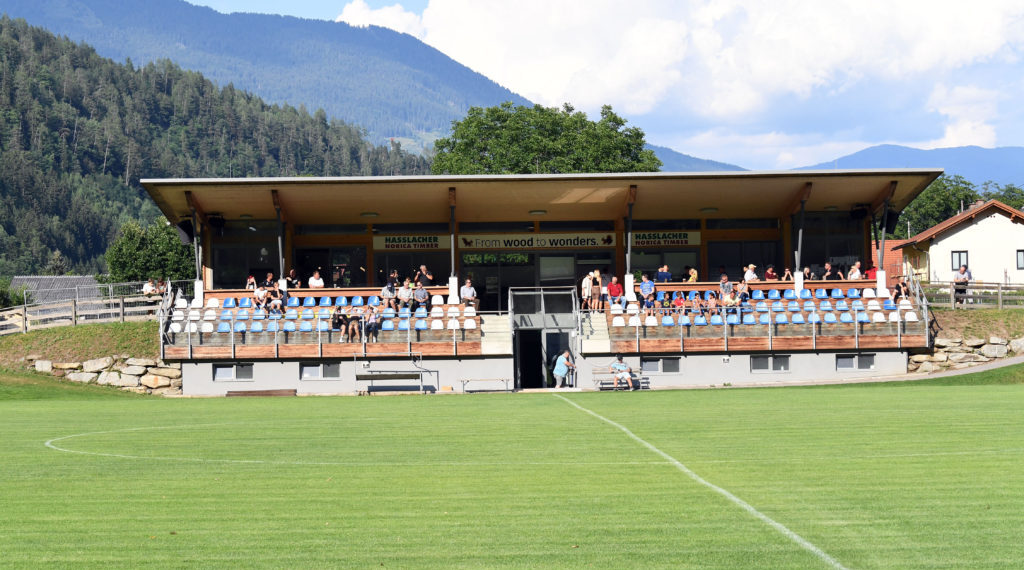 Fussball, 2022-07-24; UL West Sachsenbirg weiss/blau - Matrei rot/ schwarz im Bild: Sachsenburg Stadion PhotoCredit: Hermann Sobe