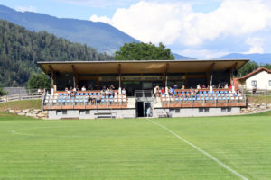 Fussball, 2022-07-24; UL West Sachsenbirg weiss/blau - Matrei rot/ schwarz im Bild: Sachsenburg Stadion PhotoCredit: Hermann Sobe