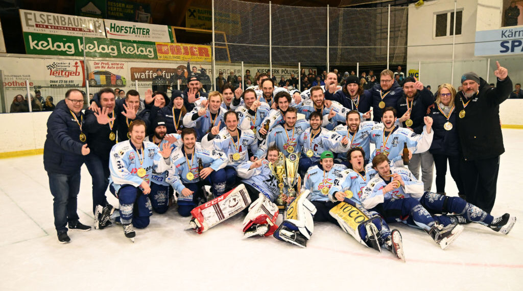 Eishockey, 2023-03-09, Div1 4..Finale Althofen blau/gelb - Steindorf blau/d.blau
im Bild: Meister Steindorf
Foto:Hermann Sobe