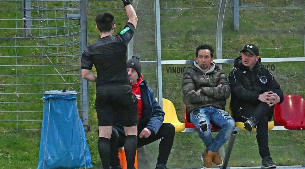 Fussball, 2023-04-14 LIGA, Spittal weiss/ schwarz - ASK grün/weiss
im Bild: ASK TR Dietmar Thuller +SR Bodner
PhotoCredit: Hermann Sobe