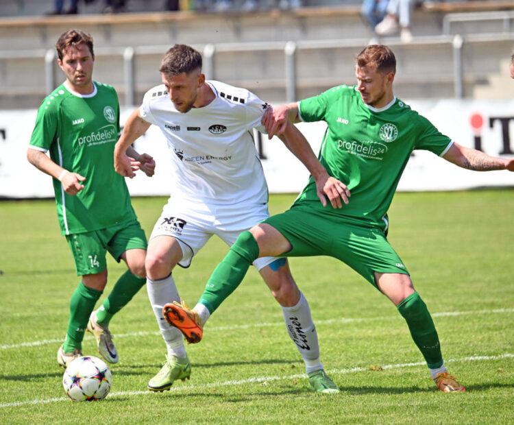 Fussball, 2023- 05-21 LIGA, ASK weiss - Landskron grün
im Bild: ASK Seid Zukic - Landskron Daniel Arneitz
PhotoCredit: Hermann Sobe