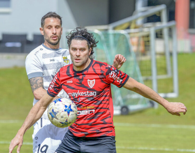 Fussball ,2024- 04-28 , liga Köttmannsdorf weiss - Ferlach rot/schwarz im Bild: Köttmannsdorf Christopher Sallinger - Ferlach Stephan Bürgler Credit Photo by:Hermann Sobe