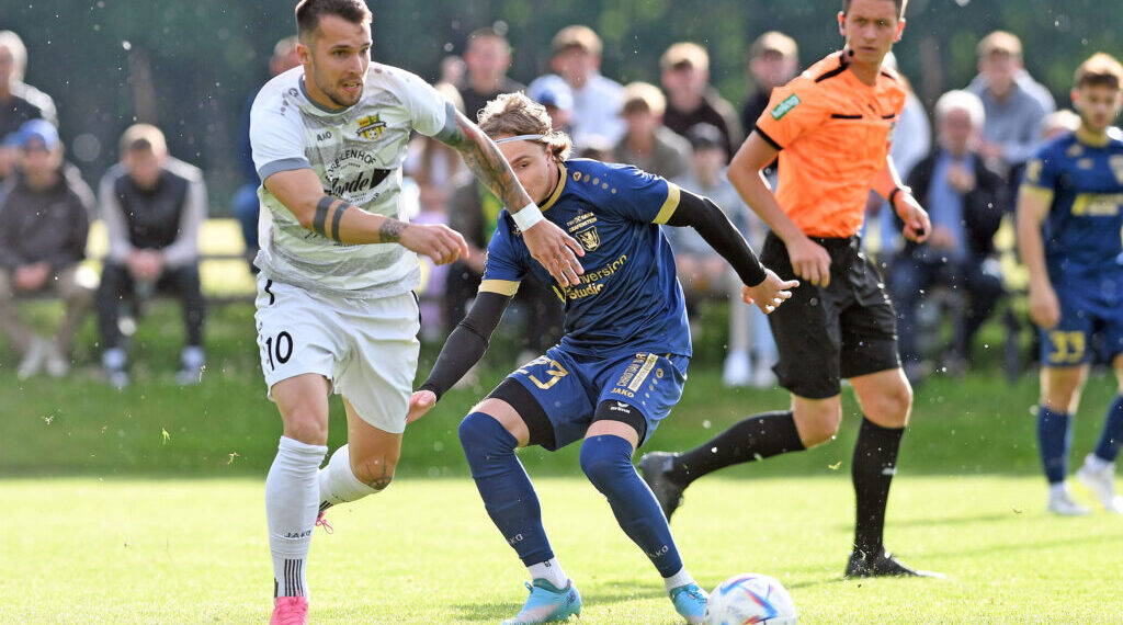 Effizienz triumphiert im 1.Villacher Bier KFV-Cup Finale 1 Fussball, 2024 -05-22, Villacher Bier- KFV Cup Finale Bild: Grafenstein Lukas Sadnik - Köttmannsdorf Adis Ajkic PhotoCredit: Hermann Sobe