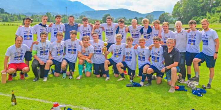 Kärnten: Vom Eishockey-Vizemeister zum Fußball-Schiedsrichter 1 SG ATUS Velden / ASKÖ St. Egyden - Meister U17+4