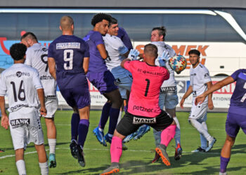 Fussball, 2024-07-27; ÖFB CUP, SG ASK/HSV Klagenfurt vs Union Mauer. Samir Masic unter Dauerbeschuß Foto: Hermann Sobe
